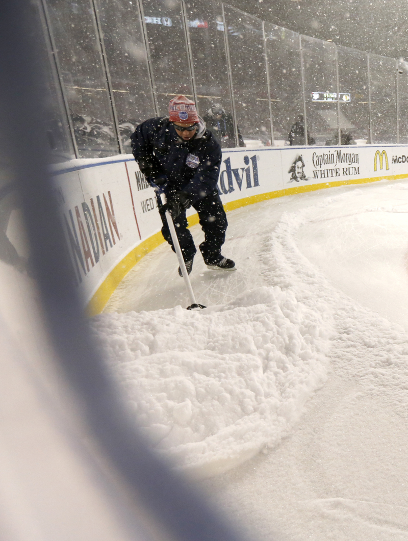 Illustration for article titled Penguins-Blackhawks Made For Lovely, Snow-Filled Photos